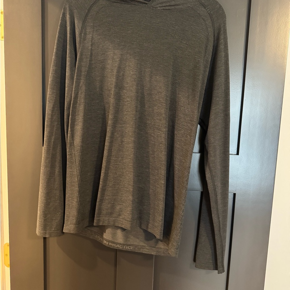 Lululemon Men’s Gray Long Sleeve Hoodie, Size Large